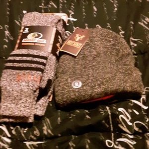 2 pack Mossy Oak thermal socks & Hot Shot beanie.